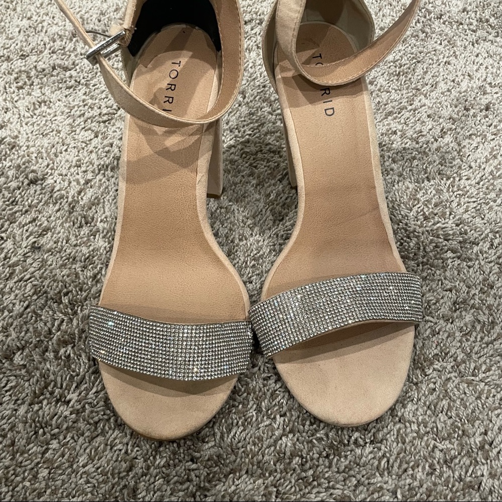 SPARKLY WIDE WIDTH HEELS